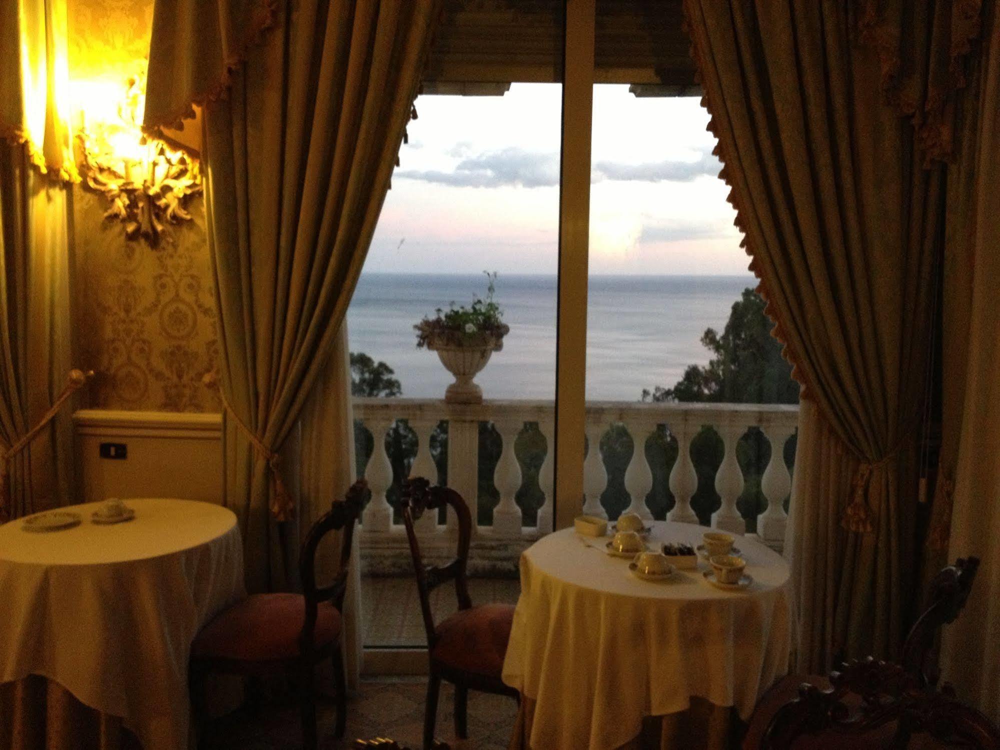 Hotel Villa Riis Taormina Dış mekan fotoğraf